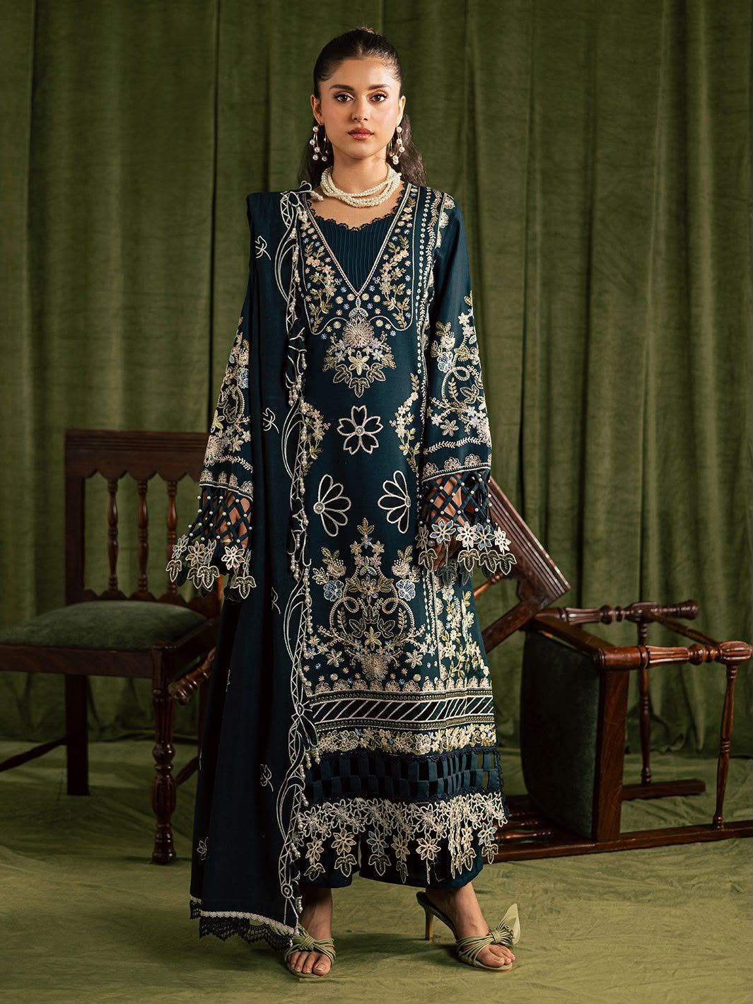 Mahnur Luxury Dhanak embroidered 3 Piece Dress | S020